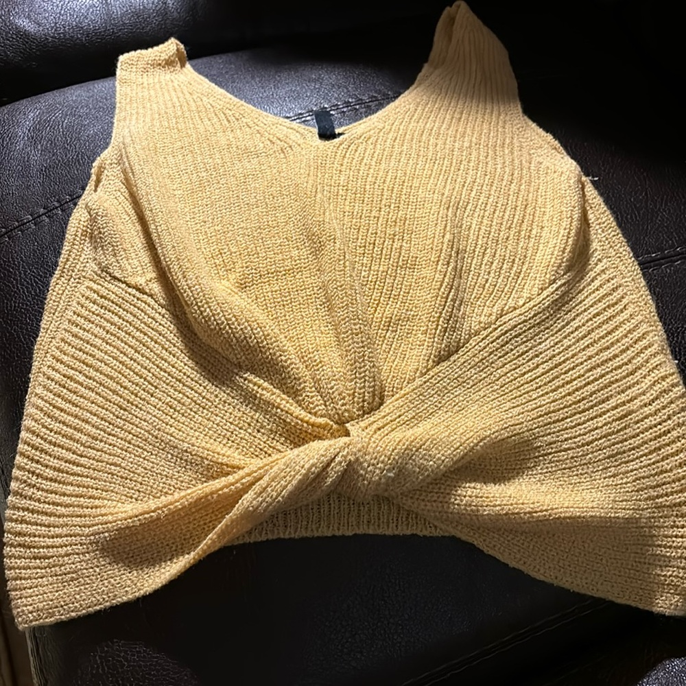 Moon & Madison V-Neck Twist Front Sweater Tank - Yellow large